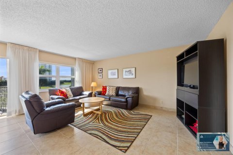 Condo in Hallandale Beach, Florida, 1 bedroom  № 2082074 - photo 14