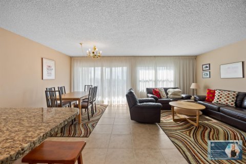 Condo in Hallandale Beach, Florida, 1 bedroom  № 2082074 - photo 13