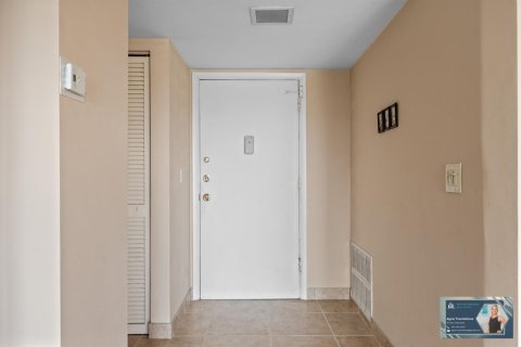 Condo in Hallandale Beach, Florida, 1 bedroom  № 2082074 - photo 26