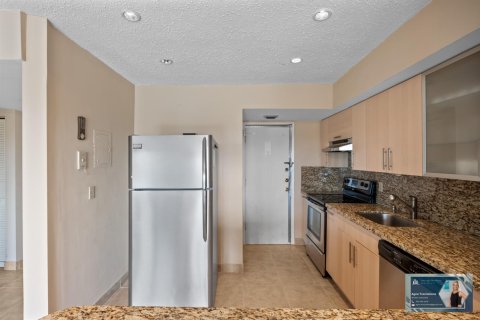 Condo in Hallandale Beach, Florida, 1 bedroom  № 2082074 - photo 30
