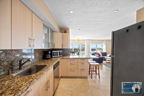 Condo in Hallandale Beach, Florida, 1 bedroom  № 2082074 - photo 6