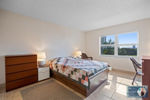 Condo in Hallandale Beach, Florida, 1 bedroom  № 2082074 - photo 19