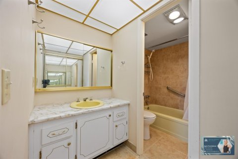 Condo in Hallandale Beach, Florida, 1 bedroom  № 2082074 - photo 22