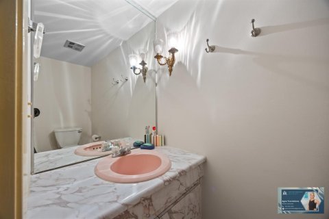 Condo in Hallandale Beach, Florida, 1 bedroom  № 2082074 - photo 16