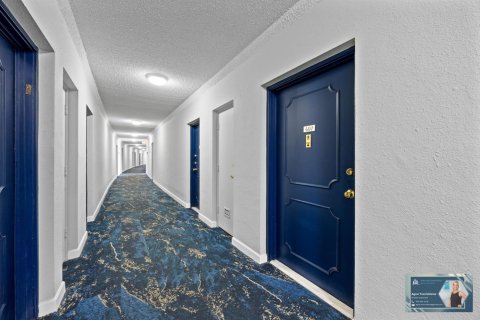 Condo in Hallandale Beach, Florida, 1 bedroom  № 2082074 - photo 27