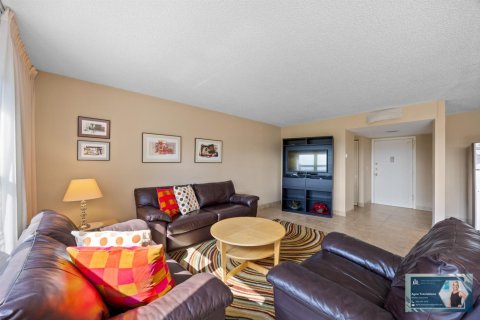 Condo in Hallandale Beach, Florida, 1 bedroom  № 2082074 - photo 12