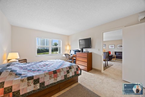 Condo in Hallandale Beach, Florida, 1 bedroom  № 2082074 - photo 20