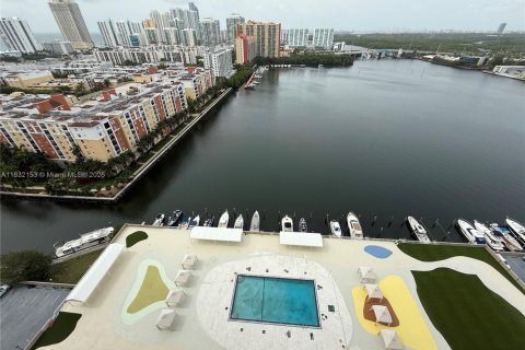 Condo in Sunny Isles Beach, Florida, 1 bedroom  № 1809235 - photo 1