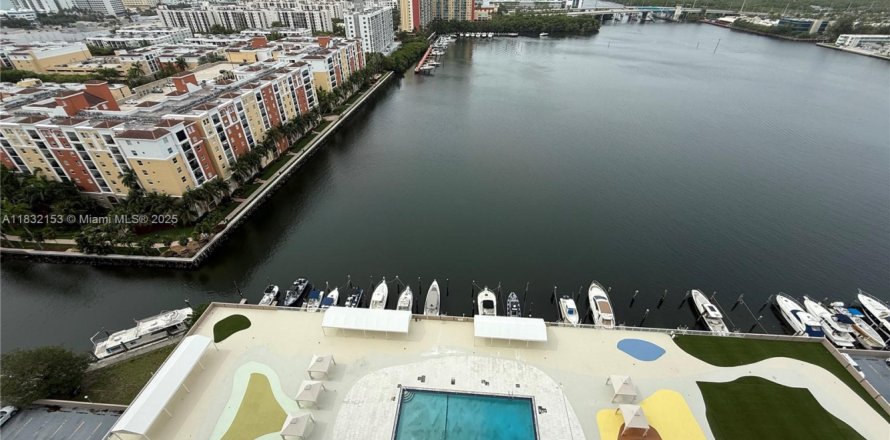 Condo in Sunny Isles Beach, Florida, 1 bedroom № 1809235