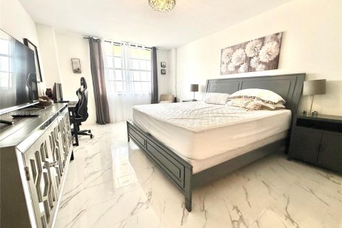 Condo in Sunny Isles Beach, Florida, 1 bedroom  № 1809235 - photo 16