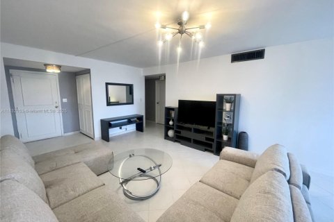 Condo in Sunny Isles Beach, Florida, 1 bedroom  № 1809235 - photo 11