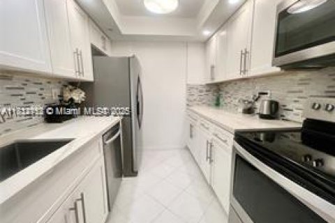 Condo in Sunny Isles Beach, Florida, 1 bedroom  № 1809235 - photo 12