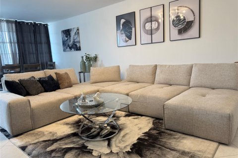 Condo in Sunny Isles Beach, Florida, 1 bedroom  № 1809235 - photo 5