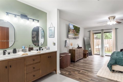 House in Sunrise, Florida 3 bedrooms, 146.79 sq.m. № 1950598 - photo 15