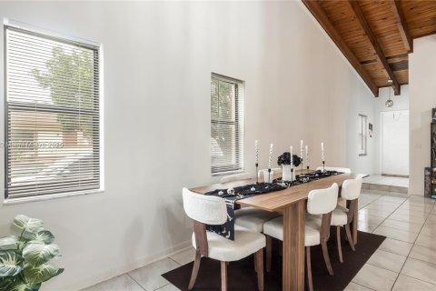 House in Sunrise, Florida 3 bedrooms, 146.79 sq.m. № 1950598 - photo 8