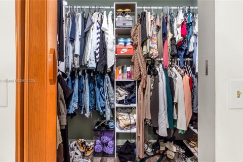 House in Sunrise, Florida 3 bedrooms, 146.79 sq.m. № 1950598 - photo 17