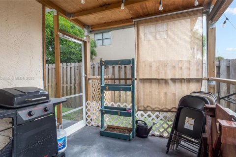 House in Sunrise, Florida 3 bedrooms, 146.79 sq.m. № 1950598 - photo 25