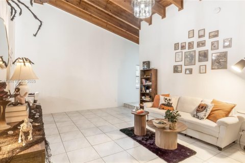 House in Sunrise, Florida 3 bedrooms, 146.79 sq.m. № 1950598 - photo 11