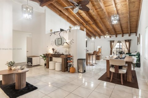 House in Sunrise, Florida 3 bedrooms, 146.79 sq.m. № 1950598 - photo 3