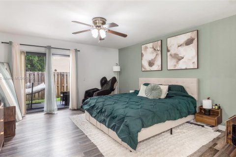 House in Sunrise, Florida 3 bedrooms, 146.79 sq.m. № 1950598 - photo 14