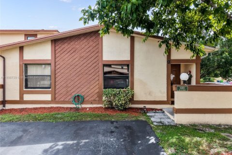 Casa en Sunrise, Florida 3 dormitorios, 146.79 m2 № 1950598