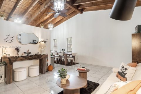 House in Sunrise, Florida 3 bedrooms, 146.79 sq.m. № 1950598 - photo 12