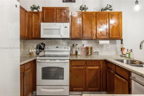 House in Sunrise, Florida 3 bedrooms, 146.79 sq.m. № 1950598 - photo 10