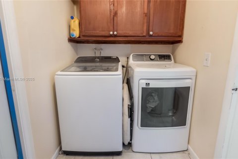 House in Sunrise, Florida 3 bedrooms, 146.79 sq.m. № 1950598 - photo 24