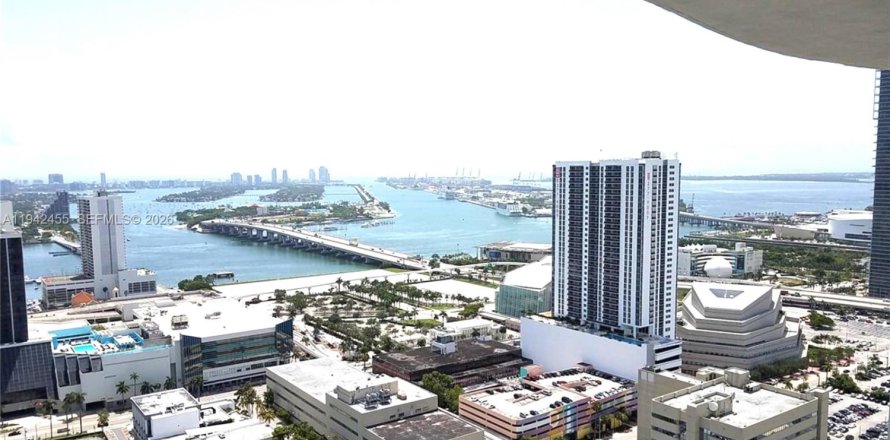 Студия в кондо в Майами, Флорида № 2001712