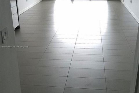 Купить кондоминиум в Майами, Флорида 54.63м2, № 2001712 - фото 2