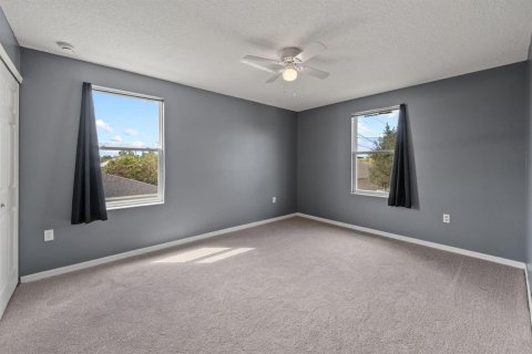 Casa en venta en Port St. Lucie, Florida, 6 dormitorios, 258.08 m2 № 2268189 - foto 29