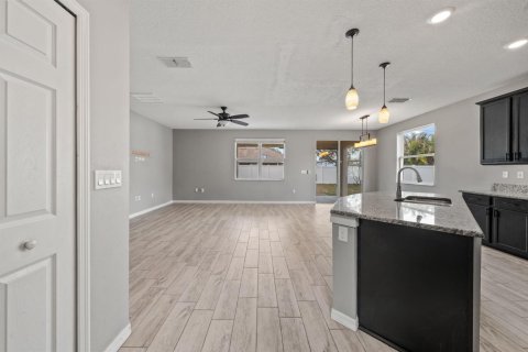 Casa en venta en Port St. Lucie, Florida, 6 dormitorios, 258.08 m2 № 2268189 - foto 13