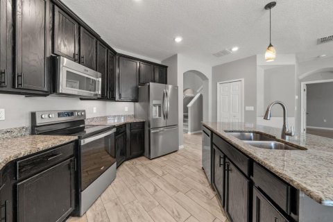 Casa en venta en Port St. Lucie, Florida, 6 dormitorios, 258.08 m2 № 2268189 - foto 9