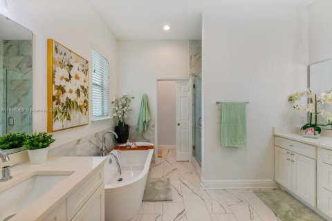House in Winter Park, Florida 4 bedrooms, 257.34 sq.m. № 1802685 - photo 25