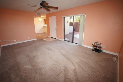 Adosado en venta en Palm Springs, Florida, 2 dormitorios, 109.9 m2 № 2030402 - foto 9