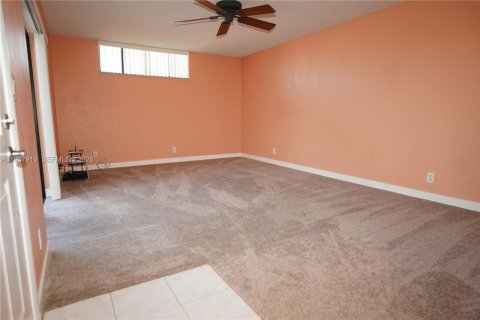 Adosado en venta en Palm Springs, Florida, 2 dormitorios, 109.9 m2 № 2030402 - foto 8