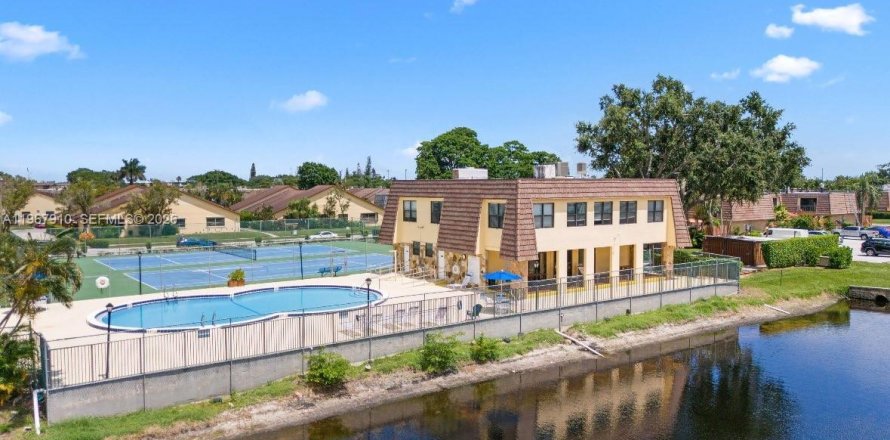 Adosado en Palm Springs, Florida 2 dormitorios, 109.9 m2 № 2030402