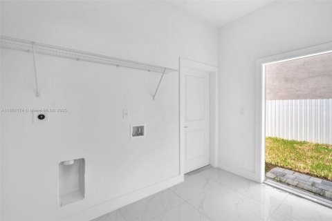 Купить виллу или дом в Хомстед, Флорида 4 спальни, 193.61м2, № 1958023 - фото 8