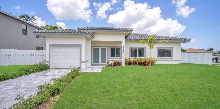 Дом в Хомстед, Флорида 4 спальни, 193.61м2 № 1958023