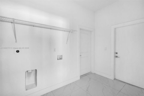 Купить виллу или дом в Хомстед, Флорида 4 спальни, 193.61м2, № 1958023 - фото 7