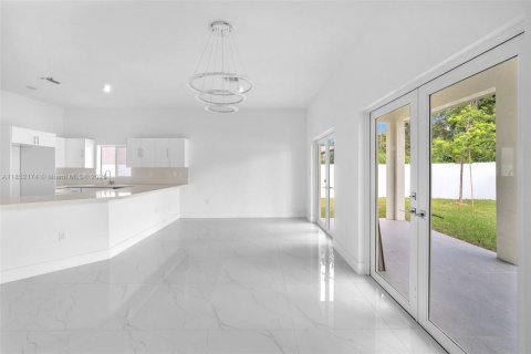 Купить виллу или дом в Хомстед, Флорида 4 спальни, 193.61м2, № 1958023 - фото 12