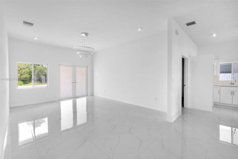 Купить виллу или дом в Хомстед, Флорида 4 спальни, 193.61м2, № 1958023 - фото 6