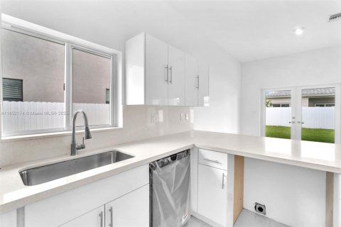 Купить виллу или дом в Хомстед, Флорида 4 спальни, 193.61м2, № 1958023 - фото 24