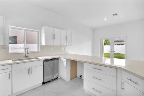 Купить виллу или дом в Хомстед, Флорида 4 спальни, 193.61м2, № 1958023 - фото 23