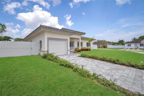 Купить виллу или дом в Хомстед, Флорида 4 спальни, 193.61м2, № 1958023 - фото 2