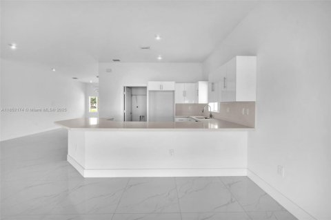 Купить виллу или дом в Хомстед, Флорида 4 спальни, 193.61м2, № 1958023 - фото 10