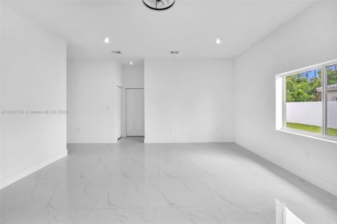 Купить виллу или дом в Хомстед, Флорида 4 спальни, 193.61м2, № 1958023 - фото 17