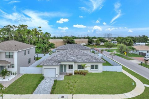 Купить виллу или дом в Хомстед, Флорида 4 спальни, 193.61м2, № 1958023 - фото 30