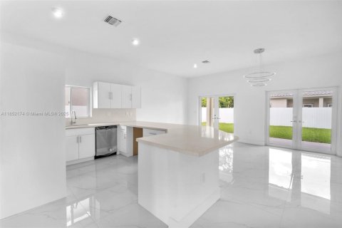 Купить виллу или дом в Хомстед, Флорида 4 спальни, 193.61м2, № 1958023 - фото 22