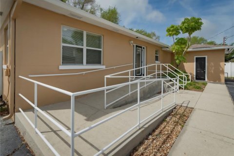 Commercial property in Saint Petersburg, Florida 148.64 sq.m. № 2210825 - photo 10